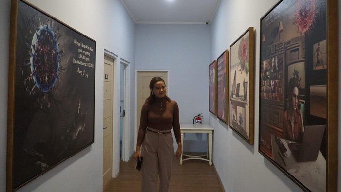 Sebanyak 188 lukisan hasil karya Denny JA dengan asisten Atrificial Intelegent (AI) dipamerkan di Jakarta. Ini jadi hasil lukisan pertama di Indonesia.