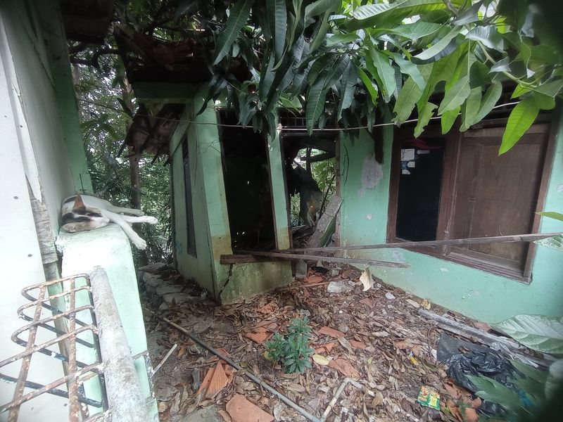 Jalan ambles di Pasar Rebo, Jaktim (Taufiq/detikcom)