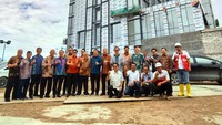 Ara yang tengah berada di IKN mengatakan terlihat sejumlah nama konglomerat yang menghadiri groundbreaking sejumlah proyek, selain Bos Agung Sedayu Group Aguan, salah satunya ada Bos Adaro Garibaldi Boy Thohir.  