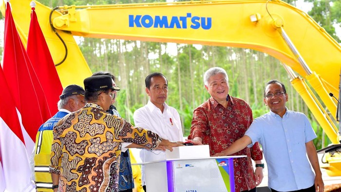Jokowi Groundbreaking Astra Biz Center-IKN Astra berkomitmen mendukung Ibu Kota Nusantara (IKN) menjadi Ibu Kota yang inklusif, hijau dan berkelanjutan. Mereka membangun Astra Biz Center-IKN.