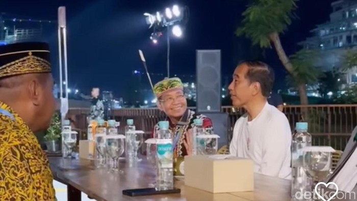 Jokowi makan malam dengan tokoh adat IKN (dok Instagram Jokowi)