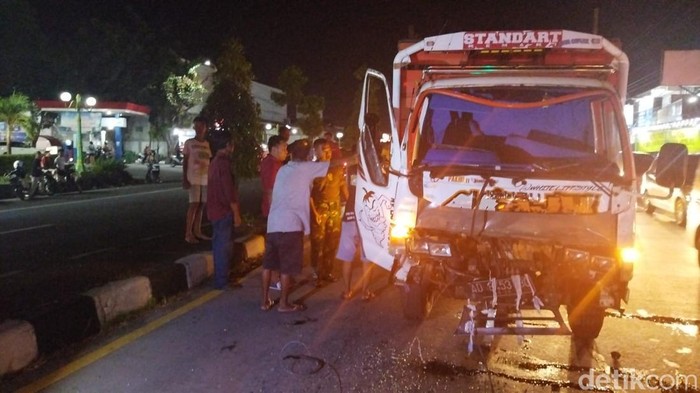 Truk yang kecelakaan di jalan Jogja-Solo Desa Jetis, Kecamatan Klaten Selatan, Klaten, Rabu malam (5/6/2024).