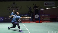 Sejak awal kejar-kejaran poin terjadi antarkedua pasangan. Ahsan/Hendra dipaksa bekerja keras, meski bisa memimpin perolehan poin.