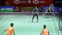 Di gim kedua, Ahsan/Hendra gaspol sejak awal. Setelah memimpin 11-3, keduanya menutup permainan dengan kemenangan 21-12. Rubber game digelar untuk mencari pemenang.