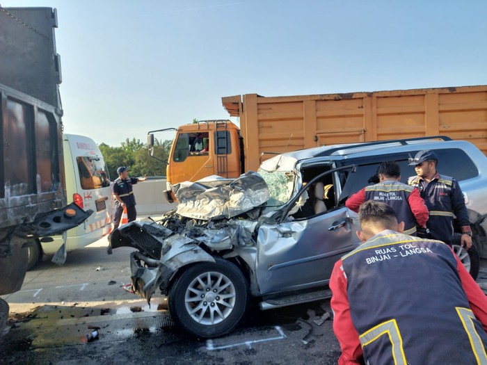 Kondisi mobil yang kecelakaan di Tol Binjai-Langsa. (Foto: Dok. Ditlantas Polda Sumut)