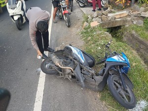 Truk Hantam Motor Saat Menyalip di Jalan Denpasar-Gilimanuk, Pemotor Tewas