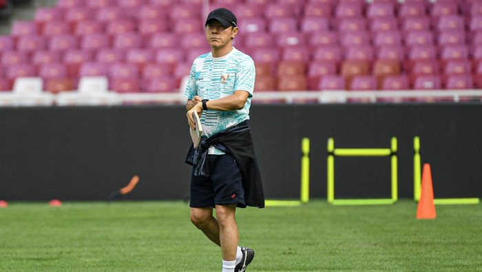 Pemain Timnas Indonesia melakukan latihan jelang pertandingan Kualifikasi Piala Dunia 2026 di Stadion Utama Gelora Bung Karno, Senayan, Jakarta, Rabu (5/6/2024). Timnas Indonesia akan melawan Timnas Irak pada pertandingan ke-5 Grup F Kualifikasi Piala Dunia 2026, Kamis 6 Juni 2024. ANTARA FOTO/Muhammad Adimaja/nym.