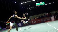 Skor sempat ketat sampai 15-15, namun Leo/Daniel lebih baik di sisa permainan. Kemenangan 21-17 diraih, memastikan Fajar/Rian tersingkir!