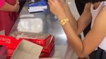 Makin Cantik di Usia 52 Tahun, Yuni Shara Doyan Makan Sate hingga Soto