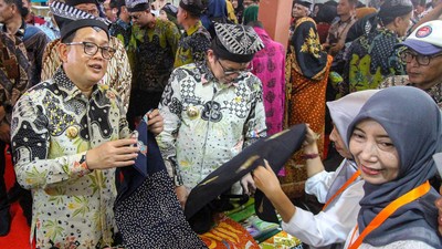 Melihat Pekan Batik Daerah Budaya Bangsa di Alun-alun Bojonegoro