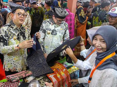 Melihat Pekan Batik Daerah Budaya Bangsa di Alun-alun Bojonegoro
