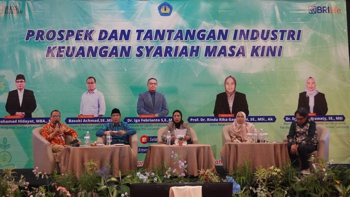 BRI Life bekerjasama dengan Universitas Lampung menyelenggarakan seminar literasi keuangan syariah. Tujuannya, untuk mendorong kesadaran dan pemahaman tentang keuangan syariah.