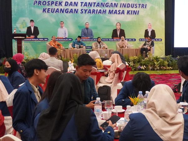 Meningkatkan Literasi Keuangan Syariah di Kalangan Mahasiswa