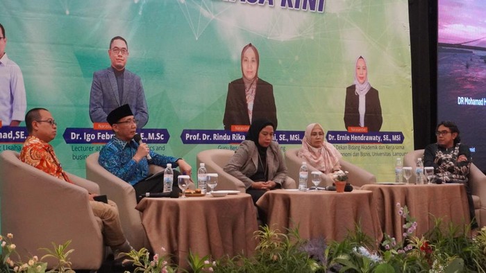 BRI Life bekerjasama dengan Universitas Lampung menyelenggarakan seminar literasi keuangan syariah. Tujuannya, untuk mendorong kesadaran dan pemahaman tentang keuangan syariah.