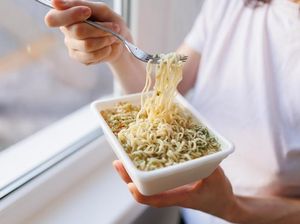Jangan Sering-sering Makan Mie Instan, Ini 5 Bahayanya untuk Kesehatan