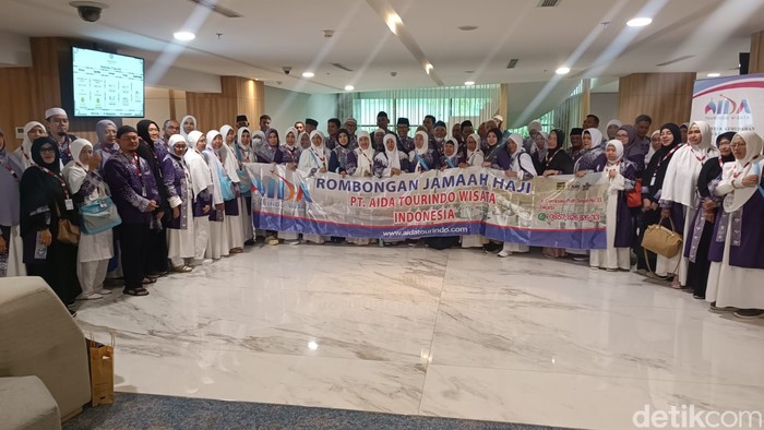 Jemaah haji dari PIHK Aida Wisata Tourindo berangkat ke Arab Saudi, Rabu (5/6/2024).