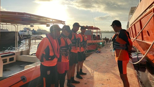 Basarnas Bali bersiap mencari warga yang hilang saat melaut di Perairan Jimbaran, Rabu (5/6/2024).