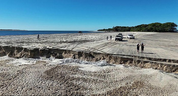 Pantai runtuh di Australia