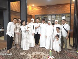 7 Foto Gaya Hijab Aurelie Hermansyah Saat Pengajian Jelang Naik Haji 2024