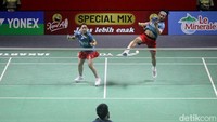 Rinov/Phita coba bangkit di gim kedua. Mereka kali ini bisa unggul di interval 11-8. Rinov/Phita jaga keunggulan 15-13. Mereka capai gim poin 20-18 dan akhirnya menangi gim kedua 21-18.