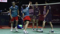 Rinov/Phita akhirnya tersingkir 17-21 setelah pukulan Rinov out.