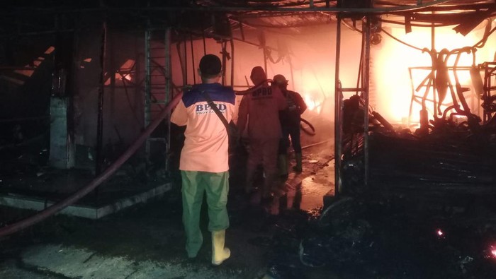 Pasar loak di Desa Jati Wetan Kecamatan Jati, Kudus ludes terbakar, Rabu (5/6/2024).