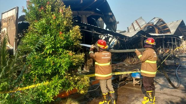 Pasar loak di Desa Jati Wetan Kecamatan Jati, Kudus ludes terbakar, Rabu (5/6/2024).