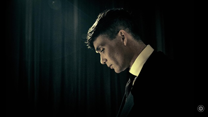 Cuplikan adegan Cillian Murphy di Peaky Blinders.