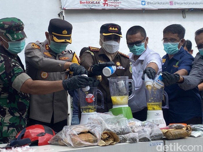 Pemusnahan barang bukti obat keras di Sukabumi
