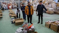 Lebih dari 20 ribu kardus barang kiriman Pekerja Migran Indonesia (PMI) masih tertahan selama lima hingga enam bulan di sejumlah gudang milik perusahaan jasa titipan barang di Kota Semarang.  