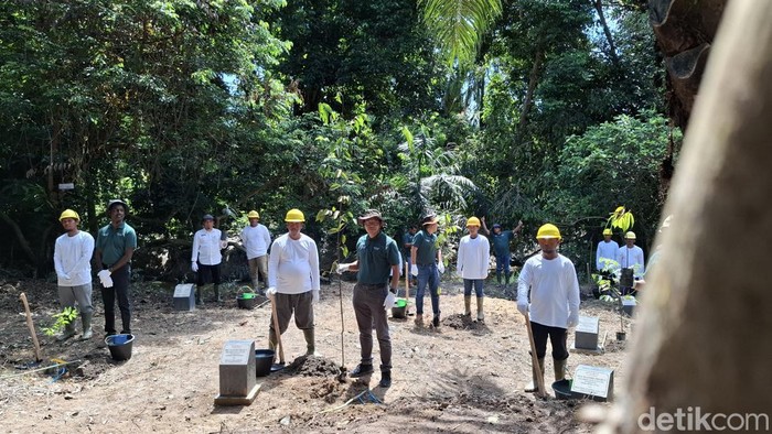 Penanaman pohon oleh Minamas. (Raja Adil Siregar/detikSumut)