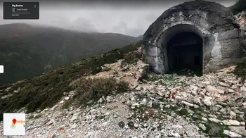 Google Maps telah menangkap gambar dari banyak bunker militer yang ditinggalkan di seluruh dunia. Salah satu contohnya adalah bunker yang ditinggalkan di Albania, yang dibangun oleh pemerintah selama Perang Dingin dan dibiarkan terbengkalai sejak jatuhnya komunisme. Tempat ini termasuk di antara 13 tempat paling menyeramkan di Google Maps saat ini. (Foto: Dok. Google Maps)