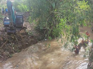 Pencarian Satria Terhambat Sampah, Pemkot Lubuklinggau Terjunkan Ekskavator