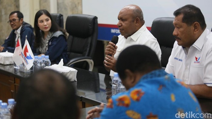 Perindo Dukung Befa Yigibalom dan Natan Pahabol Maju Pilgub Papua Tengah Partai perindo memberikan dukungan kepada pasangan Calon Gubernur dan Wakil Gubernur Papua Pegunungan, Befa Yigibalom-Natan Pahabol. Ini momennya.