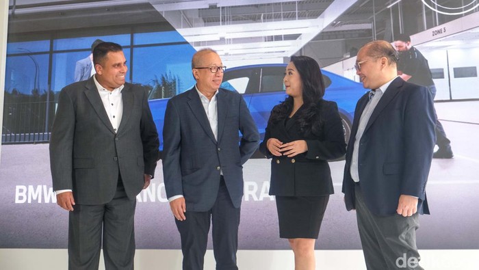 Pertama di RI! BMW Ultima Ditunjuk Jadi Bengkel Resmi BMW-MINI Momen peresmian βApproved BMW-MINI Body and Paint Centerβ dari BMW Group Indonesia di BMW Ultima di Ciater, Tangerang Selatan, Rabu (5/6/2024).
