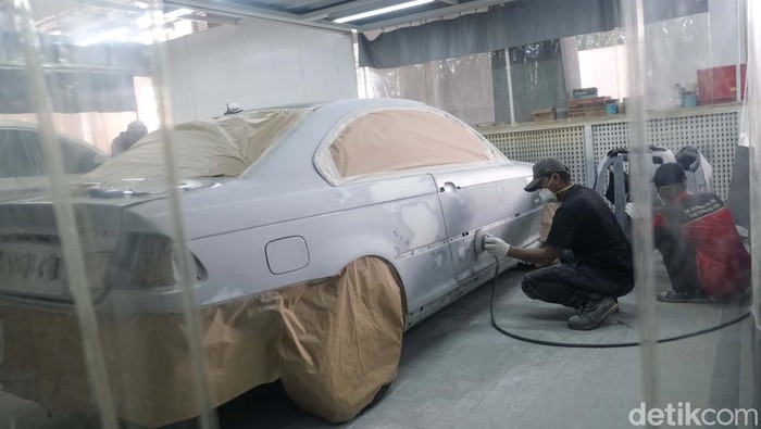 Pertama di RI! BMW Ultima Ditunjuk Jadi Bengkel Resmi BMW-MINI Momen peresmian βApproved BMW-MINI Body and Paint Centerβ dari BMW Group Indonesia di BMW Ultima di Ciater, Tangerang Selatan, Rabu (5/6/2024).