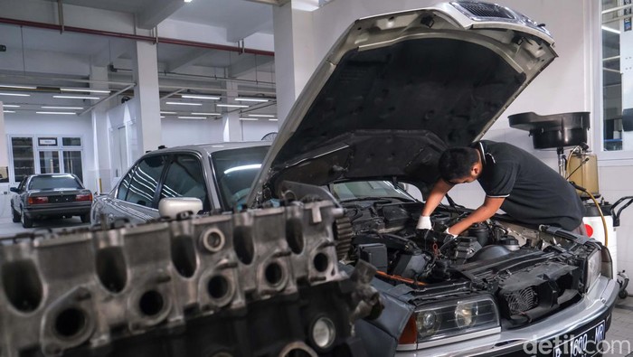 Momen peresmian ‘Approved BMW-MINI Body and Paint Center’ dari BMW Group Indonesia di BMW Ultima di Ciater, Tangerang Selatan, Rabu (5/6/2024).