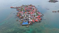 Gardi Sugdub merupakan salah satu dari sekitar 50 pulau berpenduduk di kepulauan wilayah Guna Yala. Panjangnya hanya sekitar 365 meter dan lebarnya 137 meter. Dari atas, bentuknya kira-kira berbentuk oval yang dikelilingi puluhan dermaga kecil tempat warga mengikat perahu.