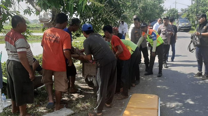 petambak di gresik tewas tesabar kereta api
