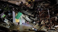 Rumah warga porak-poranda akibat ledakan pipa ini (Foto: Anindyadevi Aurellia/detikJabar)