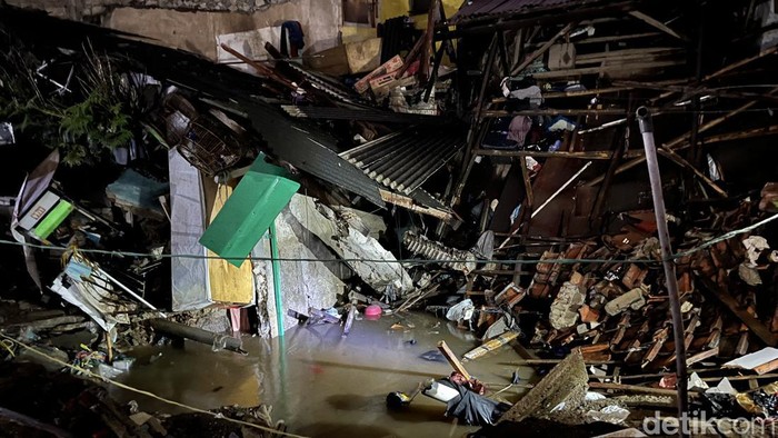 Pipa PDAM di Jalan Cibangkong Lor, RT 01 RW 5, Cibangkong, Maleer, Kota Bandung meledak pada Rabu (5/6/2024).