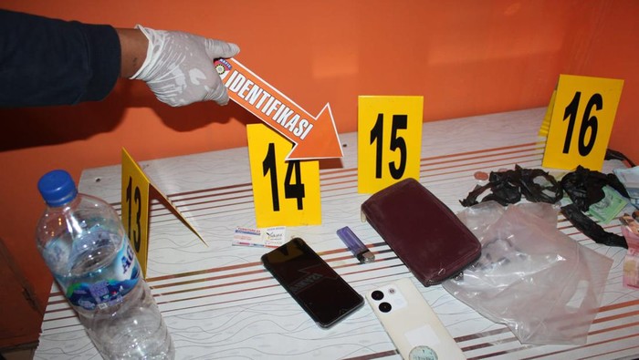 Polisi melakukan olah TKP kasus pembunuhan di Desa Ronggo, Kecamatan Jaken, Kabupaten Pati, Rabu (5/6/2024).