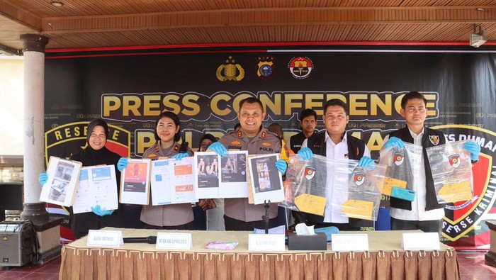 Polisi saar merilis kasus jual konten porno anak-anak di Telegram. (Foto: Dok Polres Dumai)