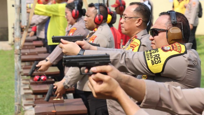 Polres Metro Jakarta Selatan gelar latihan menembak