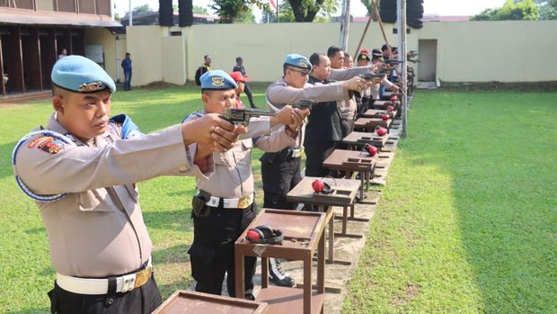Polres Metro Jakarta Selatan gelar latihan menembak