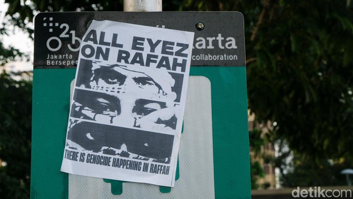 Poster Solidaritas Palestina 'Hiasi' Fasilitas Publik di Jakarta Poster Solidaritas Palestina 'Hiasi' Fasilitas Publik di Jakarta