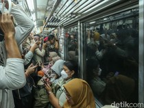 Wacana Subsidi Berbasis NIK: Pemerintah Harusnya Berterimakasih Publik Naik KRL