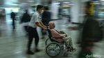 Potret Anker Berdesakan di Stasiun Manggarai