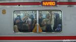Potret Anker Berdesakan di Stasiun Manggarai