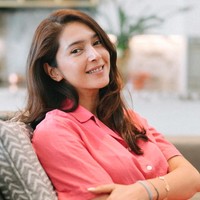 Kemudian ada Nabila Syakieb yang juga beberapa kali tampil bare face di media sosial. Pesonanya tetap tidak pudar ya, cantik alami. Foto: Instagram
